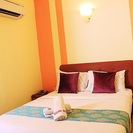 Sun Inns Hotel Айер Керо Екстериор снимка