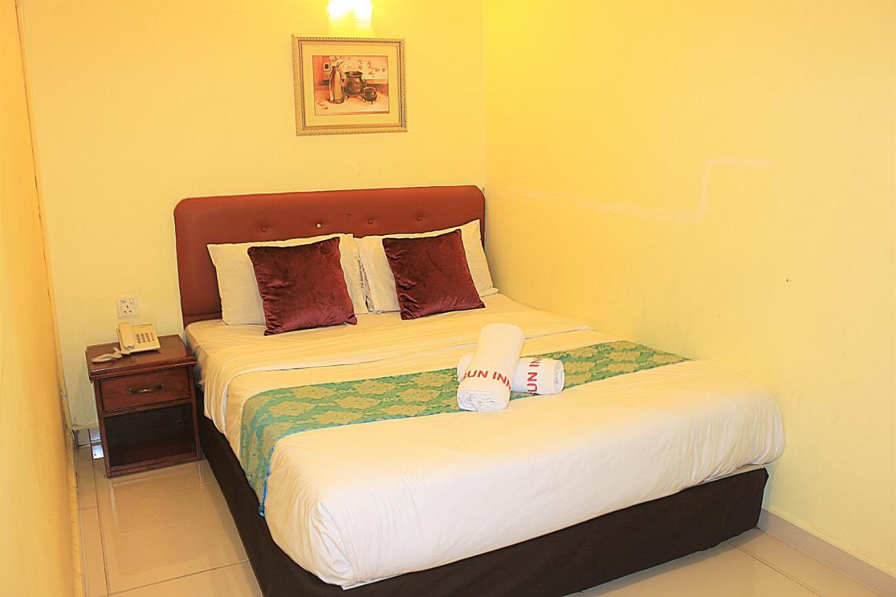 Sun Inns Hotel Айер Керо Екстериор снимка