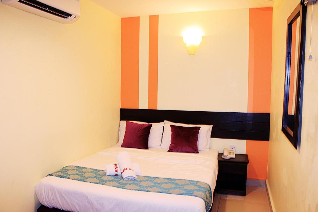 Sun Inns Hotel Айер Керо Екстериор снимка