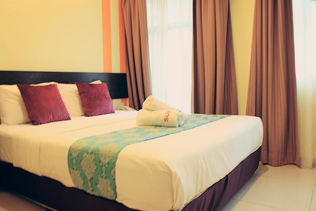 Sun Inns Hotel Айер Керо Екстериор снимка