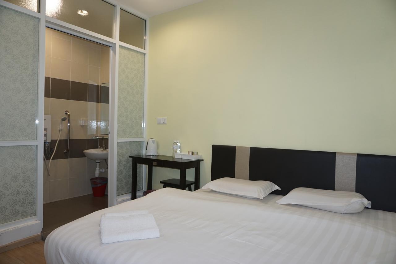 Sun Inns Hotel Айер Керо Екстериор снимка