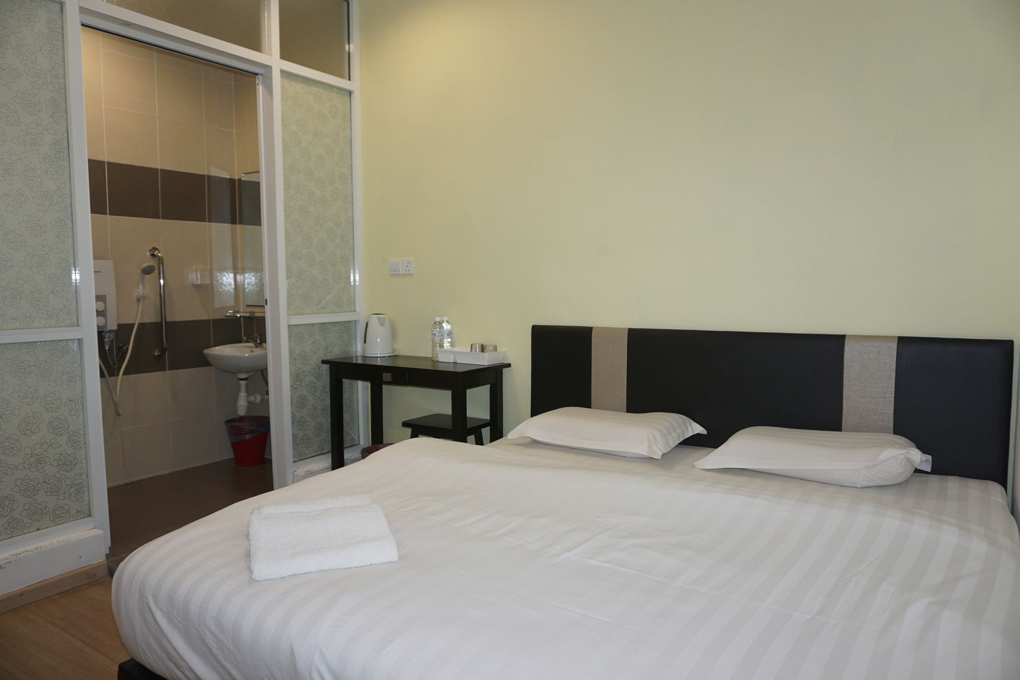 Sun Inns Hotel Айер Керо Екстериор снимка