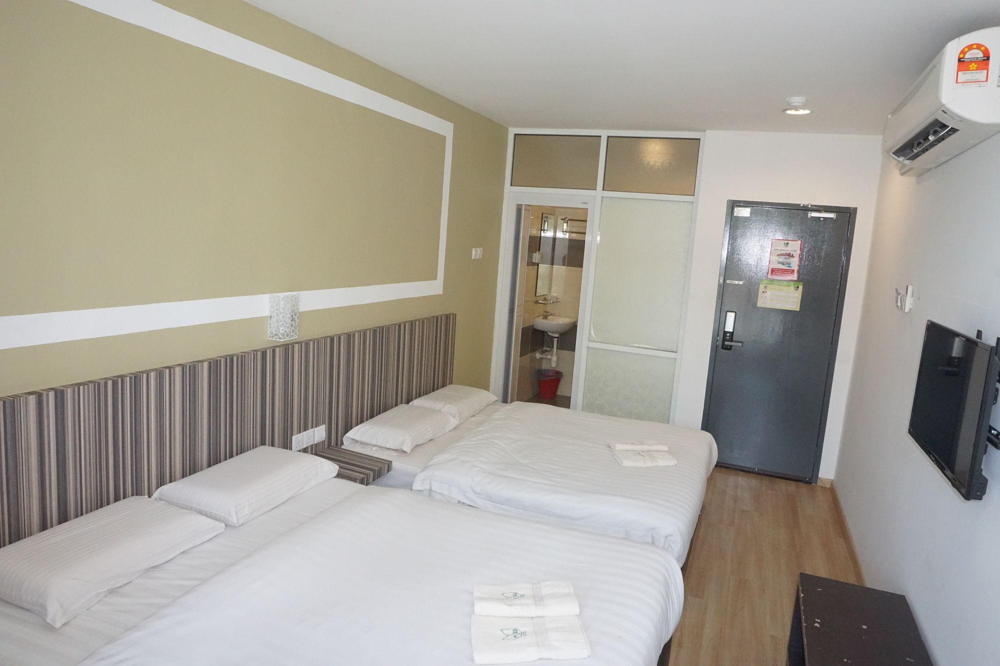 Sun Inns Hotel Айер Керо Екстериор снимка